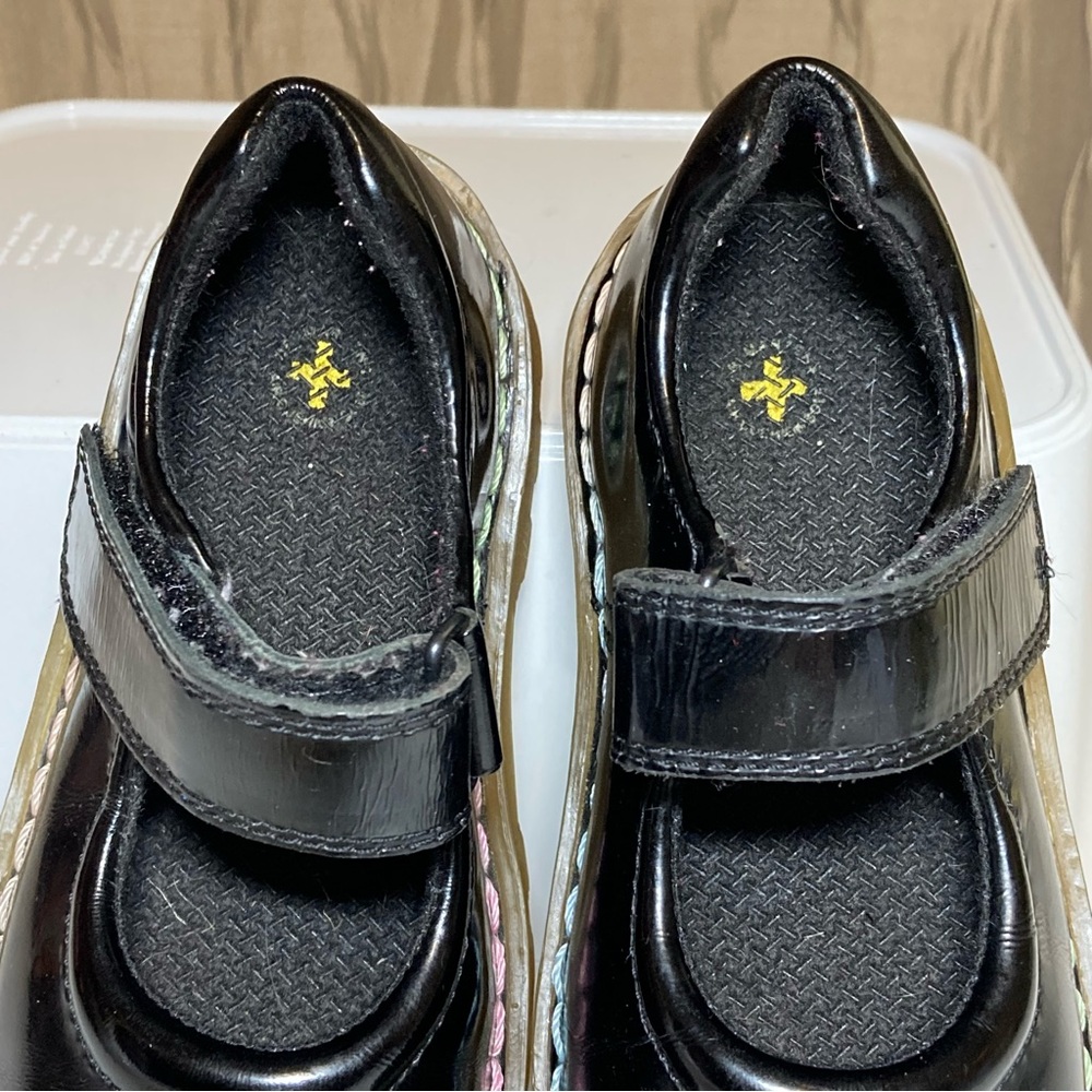 Dr. Martens Tully Mary Jane Toddler Girl's 9 Patent Leather Black Rainbow Stitch - Picture 7 of 16